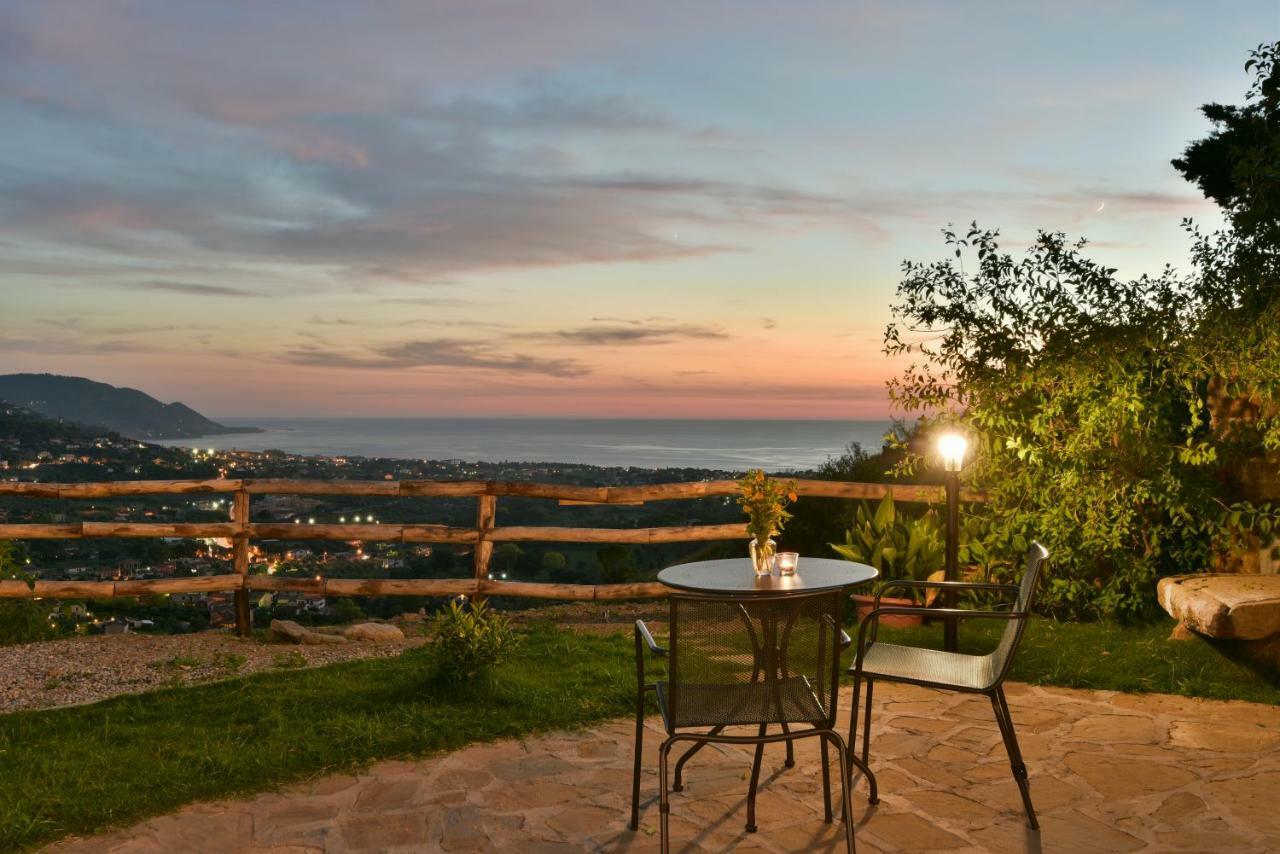 Bed and Breakfast Casa Amigdala Castellabate Exterior foto